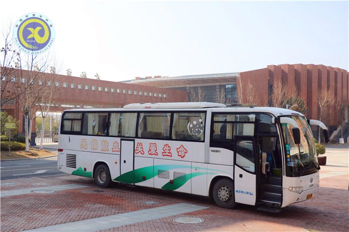 愛心獻血車進校園  熱血匯聚生命長河(圖1)