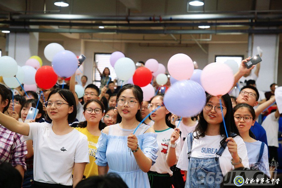 “美麗青春不散場 人生夢想正起航” 直擊合肥七中2019屆高三畢業(yè)典禮現(xiàn)場-