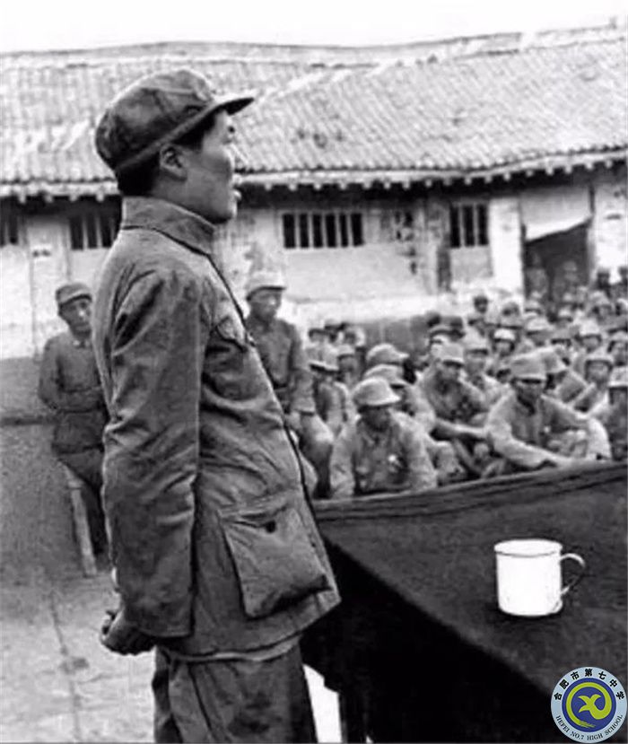 △1938年5月，毛澤東在抗日軍政大學(xué)作《論持久戰(zhàn)》報(bào)告.jpg